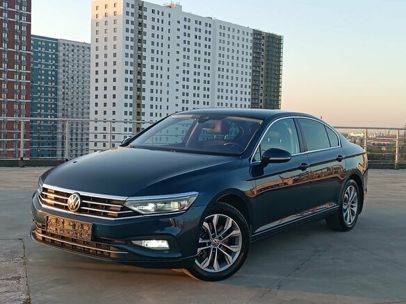 2021 Volkswagen Passat B8 Рестайлинг, синий, 2399000 рублей