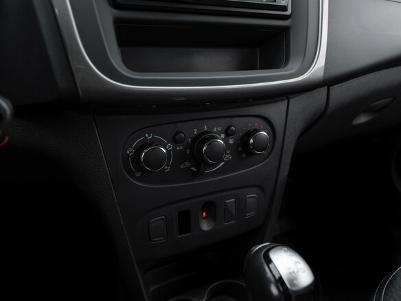 2021 Renault Logan II Рестайлинг, белый, 850000 рублей - вид 14