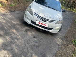 2015 Hyundai Solaris I Рестайлинг, белый, 600000 рублей, вид 2