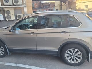 2018 Volkswagen Tiguan II, бежевый, 1700000 рублей, вид 4