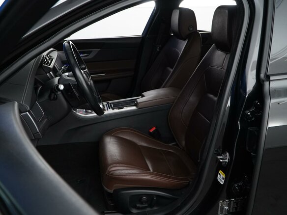 2016 Jaguar XF II, чёрный - вид 9