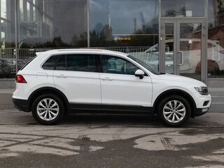 2017 Volkswagen Tiguan II, белый, 2090000 рублей, вид 4