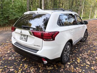 2018 Mitsubishi Outlander III Рестайлинг 3, белый, 1650000 рублей, вид 2