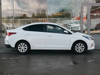 2021 Hyundai Solaris II Рестайлинг, белый, 1365000 рублей, вид 4