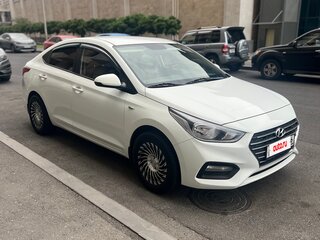 2018 Hyundai Solaris II, белый, 1200000 рублей, вид 3