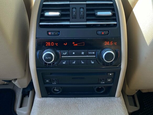 2012 BMW 7 серии 740Li V (F01/F02/F04), бежевый - вид 13