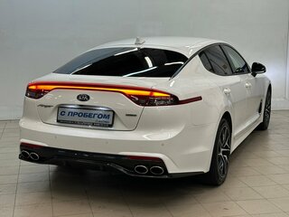 2021 Kia Stinger I Рестайлинг, белый, 2945000 рублей, вид 4