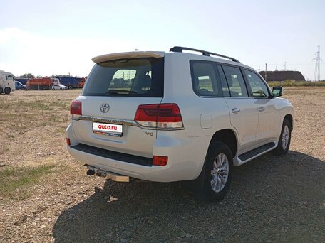 2020 Toyota Land Cruiser 200 Series Рестайлинг 2, белый, 7720000 рублей, вид 3