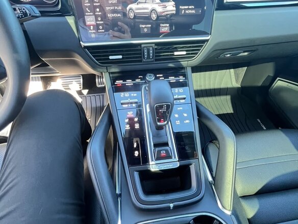 2019 Porsche Cayenne Turbo III, чёрный - вид 23
