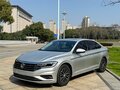 2021 Volkswagen Jetta VII Рестайлинг, серебристый, 1700000 рублей