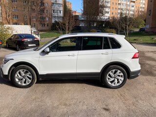 2021 Volkswagen Tiguan II Рестайлинг, белый, 3690000 рублей, вид 3