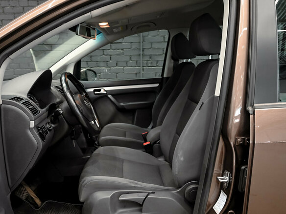 2012 Volkswagen Touran I Рестайлинг 2, коричневый, 1100000 рублей - вид 10