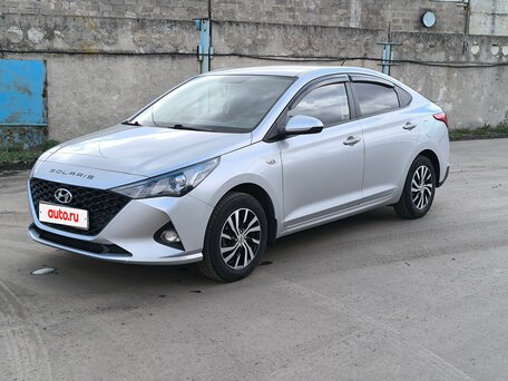 2020 Hyundai Solaris II Рестайлинг, серебристый, 1525000 рублей, вид 1