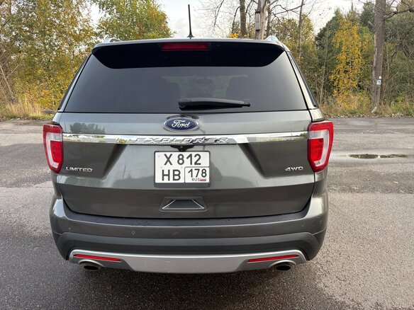 2017 Ford Explorer V Рестайлинг, серый - вид 2