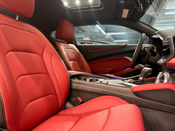 2021 Chevrolet Camaro LT1 VI Рестайлинг, серый, 7400000 рублей - вид 13