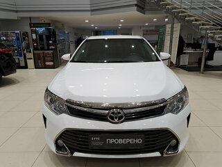 2015 Toyota Camry VII (XV50) Рестайлинг, белый, 1499000 рублей, вид 2
