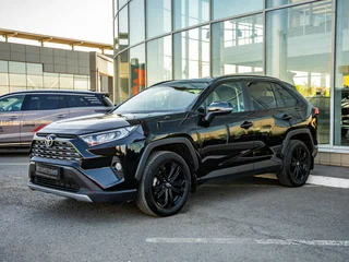 2020 Toyota RAV4 V (XA50), чёрный, 3298000 рублей, вид 3