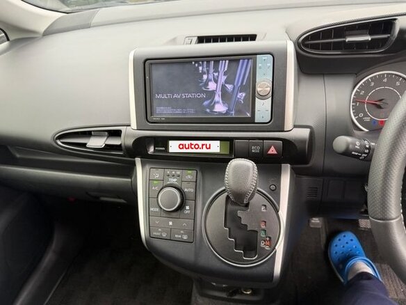 2011 Toyota Wish II, серебристый, 824911 рублей - вид 10