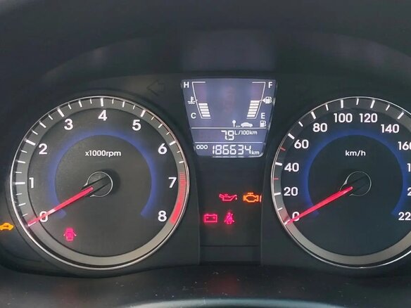 2011 Hyundai Solaris I, белый, 720000 рублей - вид 20