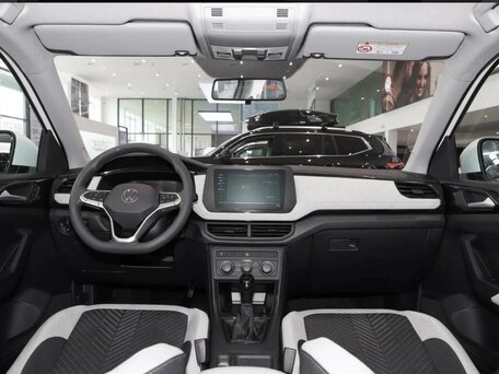 2026 Volkswagen Tharu XR, серый, 1991000 рублей, вид 4