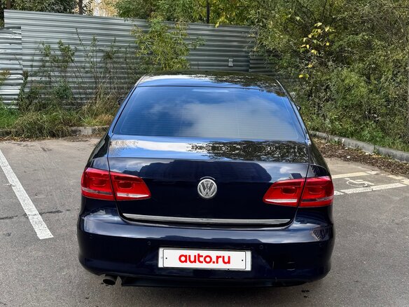 2011 Volkswagen Passat B7, синий, 900000 рублей - вид 4