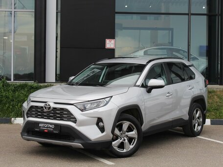 2021 Toyota RAV4 V (XA50), серебристый, 3350000 рублей, вид 1