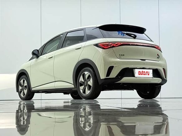 2026 BYD Dolphin 44.9 kWh I, белый, 1680000 рублей - вид 3