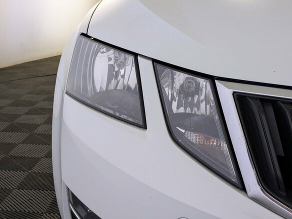 2019 Skoda Octavia III (A7) Рестайлинг, белый, 1790000 рублей - вид 16
