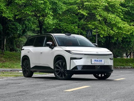2026 Toyota bZ3X 67.9 kWh, белый, 3115000 рублей, вид 1