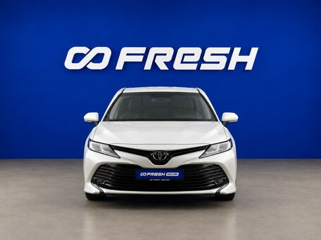 2018 Toyota Camry VIII (XV70), белый, 2099632 рублей, вид 3
