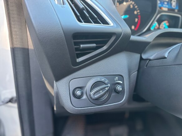 2017 Ford Kuga II Рестайлинг, серебристый, 1745000 рублей - вид 20