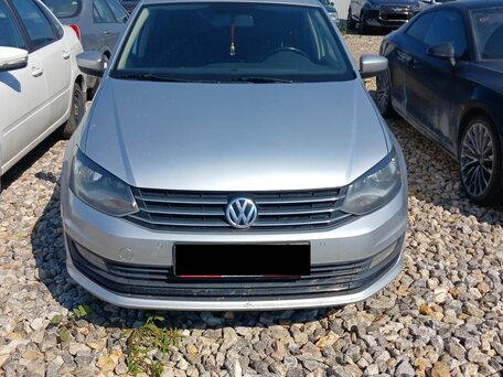 2016 Volkswagen Polo V Рестайлинг, серебристый, 811000 рублей, вид 2