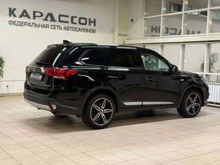 2017 Mitsubishi Outlander III Рестайлинг 2, чёрный, 1696000 рублей, вид 2