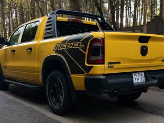 2023 Ram 1500 Crew Cab eTorque V, жёлтый, 7000000 рублей, вид 4