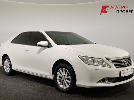 2014 Toyota Camry VII (XV50), белый, 1575000 рублей, вид 3