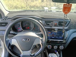 2015 Kia Rio III Рестайлинг, серебристый, 57000 рублей, вид 1