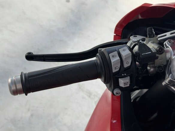 2022 Ducati Panigale V2, красный - вид 16