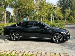 2023 Volkswagen Magotan B8 Рестайлинг, чёрный, 1430000 рублей, вид 4