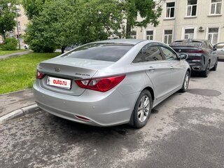 2011 Hyundai Sonata VI (YF), серебристый, 850000 рублей, вид 4