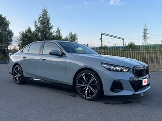2023 BMW 5 серии 530i xDrive VIII (G60/G61/G68), серый, 15300000 рублей, вид 3