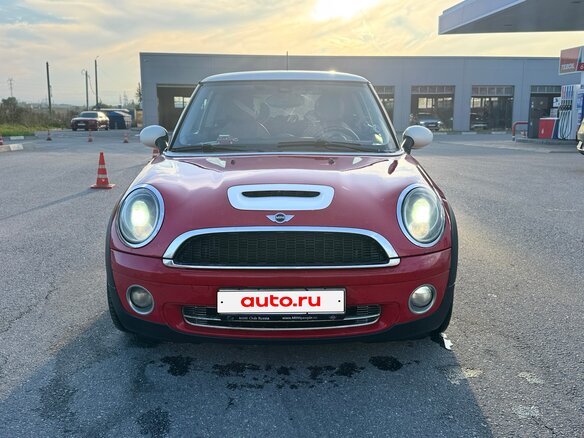 2009 Mini Hatch Cooper II (R56), красный, 680000 рублей - вид 2