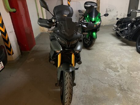 2022 Yamaha MT-09 Tracer (FJ-09), серый, 1349000 рублей, вид 3