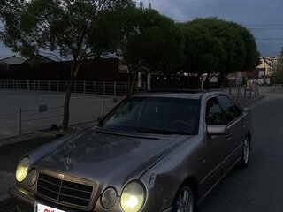 1995 Mercedes-Benz E-Класс 230 II (W210, S210), серебристый, 310000 рублей, вид 5