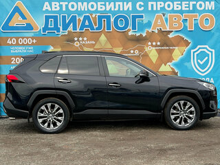2021 Toyota RAV4 V (XA50), чёрный, 2899000 рублей, вид 4