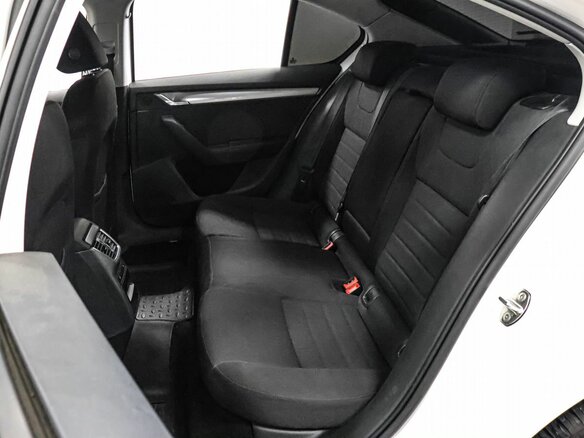 2013 Skoda Octavia III (A7), белый, 949000 рублей - вид 8