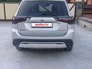 2019 Mitsubishi Outlander III Рестайлинг 3, серебристый, 1750000 рублей, вид 2