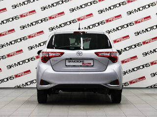 2018 Toyota Vitz III (XP130) Рестайлинг 2, серый, 965650 рублей, вид 4