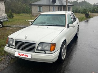 1993 Mercedes-Benz E-Класс 220 I (W124), белый, 560000 рублей, вид 1