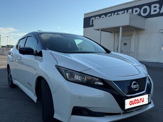 2019 Nissan Leaf II (ZE1), белый, 1690000 рублей, вид 2