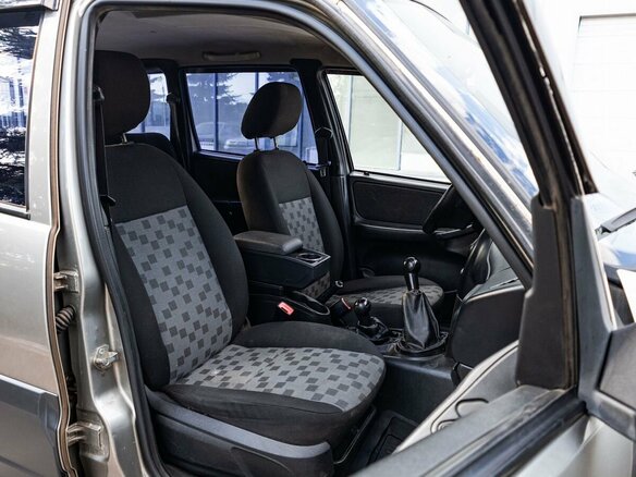 2010 Chevrolet Niva I Рестайлинг, серебристый, 444000 рублей - вид 13